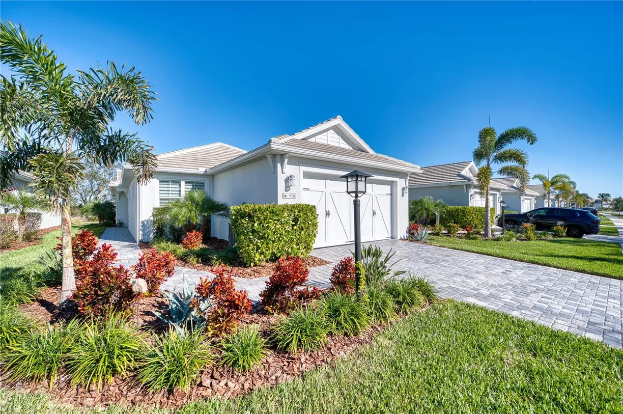 Sarasota/St. Petersburg Real Estate | View 978 CROSSWIND AVENUE | 2 Beds, 2 Baths