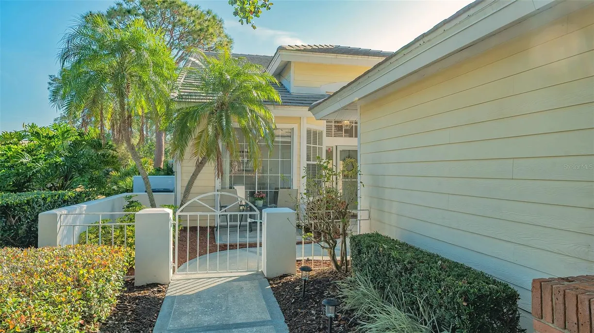 Sarasota/St. Petersburg Real Estate | View 7703 WHITEBRIDGE GLEN | Listing