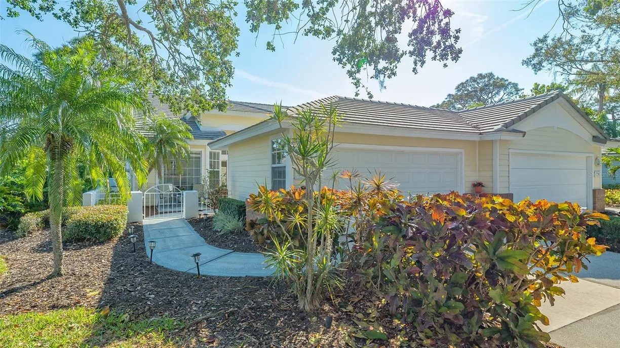 Sarasota/St. Petersburg Real Estate | View 7703 WHITEBRIDGE GLEN | Listing