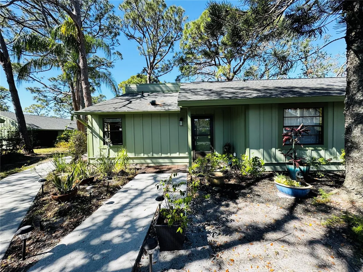 Sarasota/St. Petersburg Real Estate | View 5036 BARRINGTON CIRCLE, 2401 | 3 Beds, 2 Baths