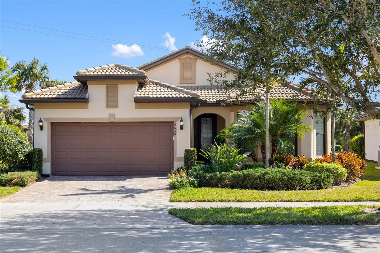 Sarasota/St. Petersburg Real Estate | View 5639 RAIN LILY COURT | 3 Beds, 2 Baths