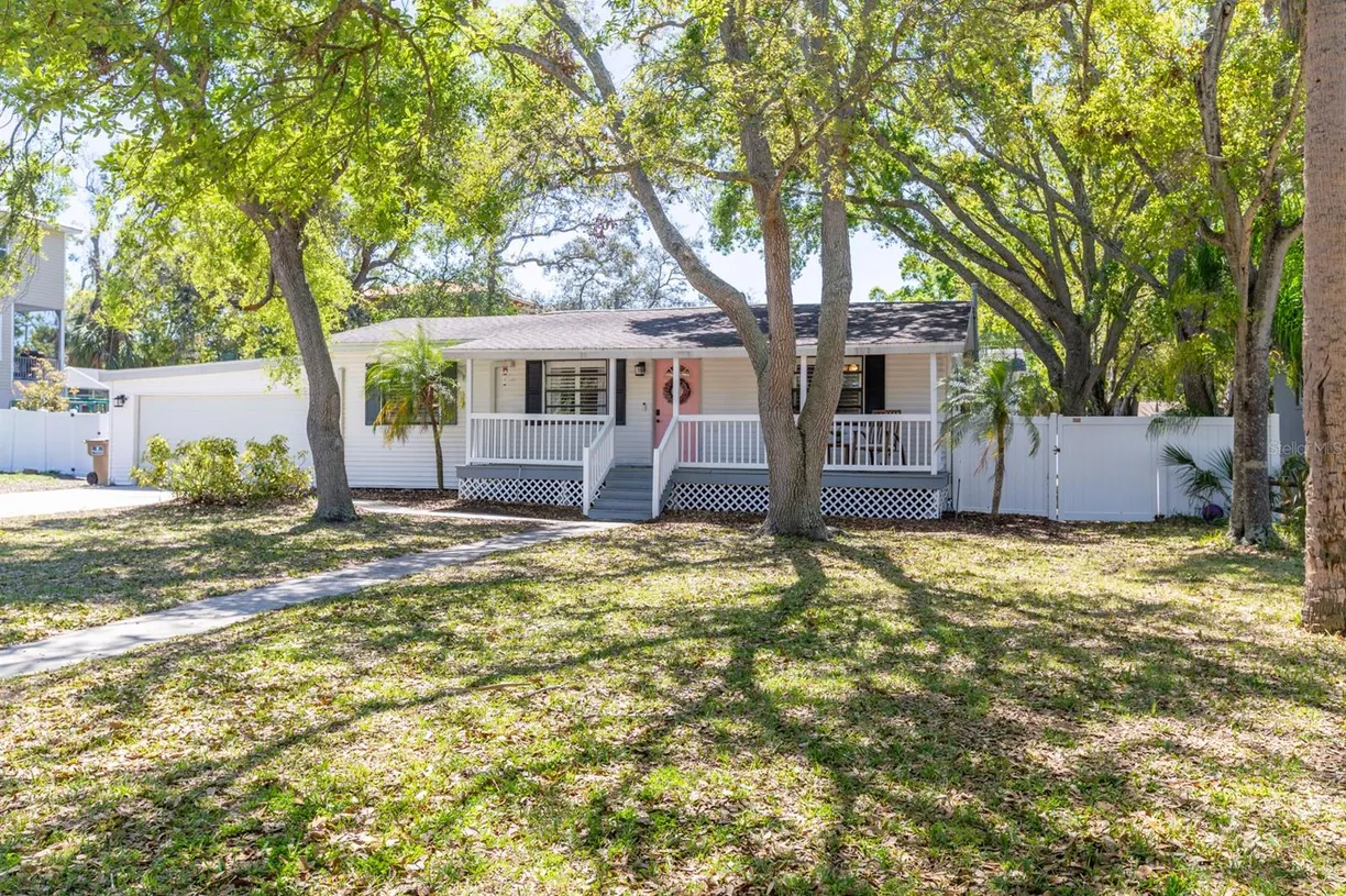 Sarasota/St. Petersburg Real Estate | View .916 MICHIGAN AVENUE | 3 Beds, 2 Baths