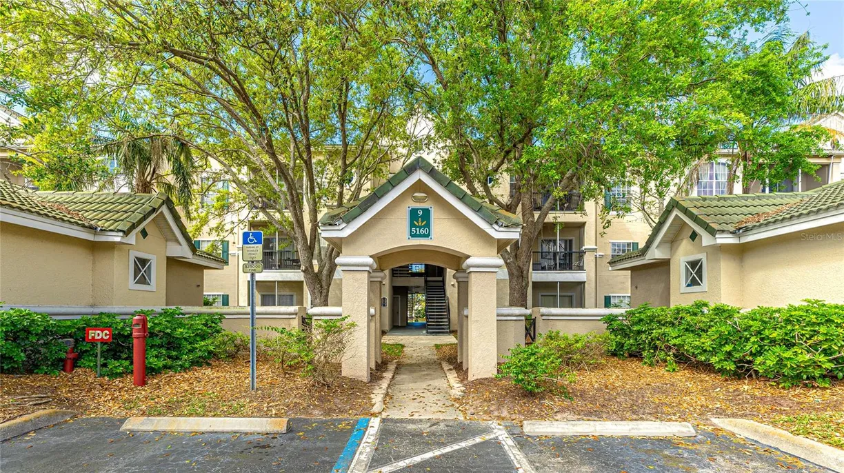 Sarasota/St. Petersburg Real Estate | View 5160 NORTHRIDGE ROAD, 206 | Listing