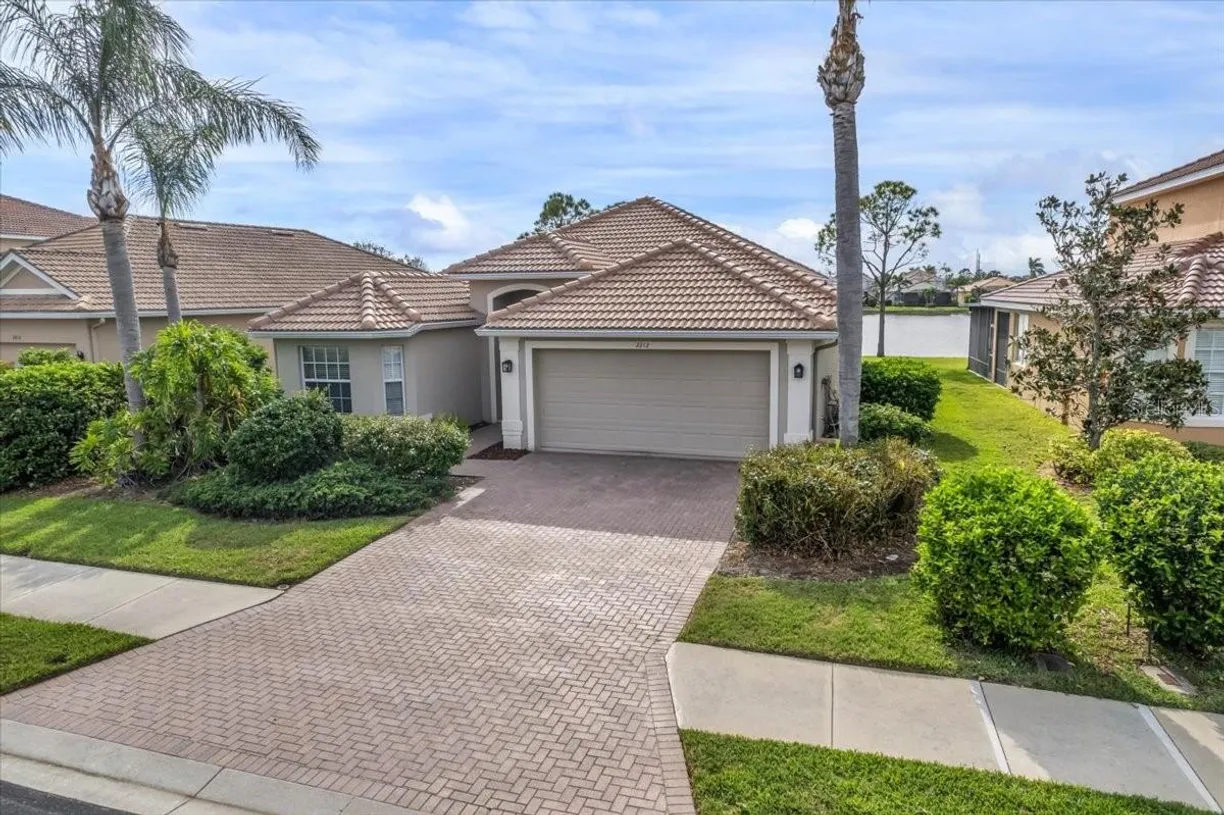 Sarasota/St. Petersburg Real Estate | View 2212 WEAVER BIRD LANE | 3 Beds, 2 Baths