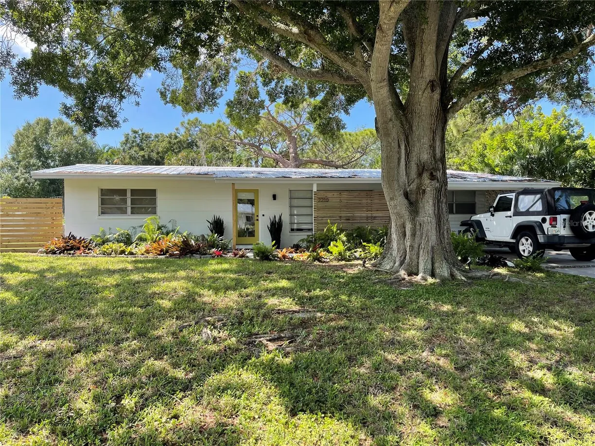 Sarasota/St. Petersburg Real Estate | View  | 3 Beds, 2 Baths