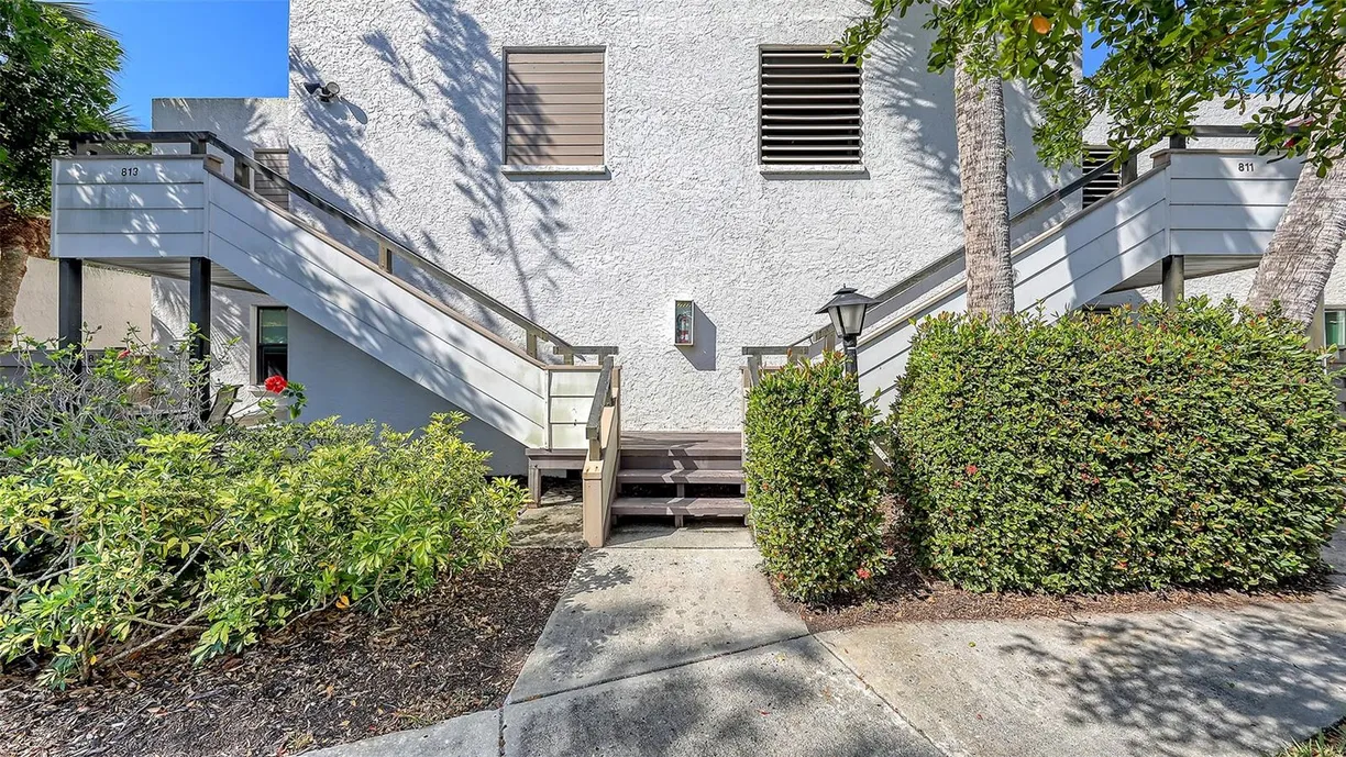Sarasota/St. Petersburg Real Estate | View 811 OAK DRIVE, 811 | 2 Beds, 2 Baths