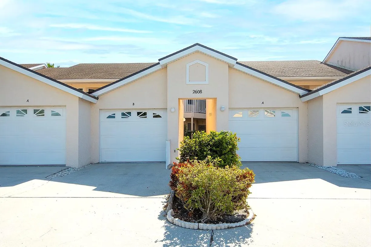 Sarasota/St. Petersburg Real Estate | View 2608 WATERFORD WAY, B | 2 Beds, 2 Baths