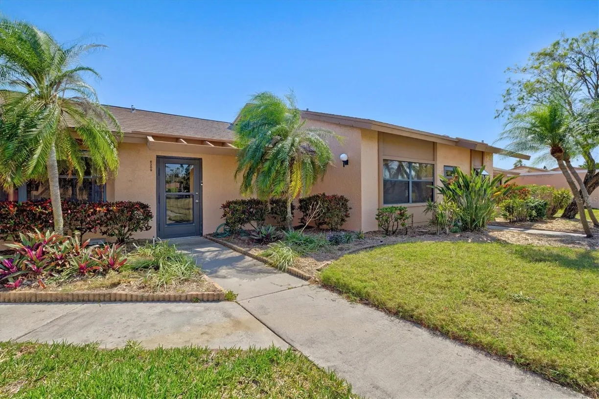 Sarasota/St. Petersburg Real Estate | View 6209 HERITAGE LANE, 6209 | 2 Beds, 2 Baths