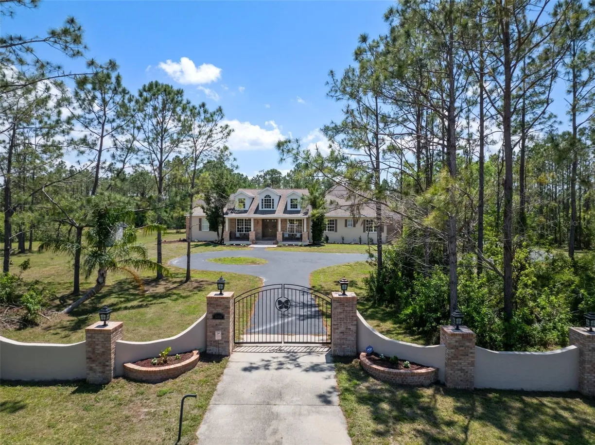 Sarasota/St. Petersburg Real Estate | View 21616 67TH AVENUE | 7 Beds, 5 Baths