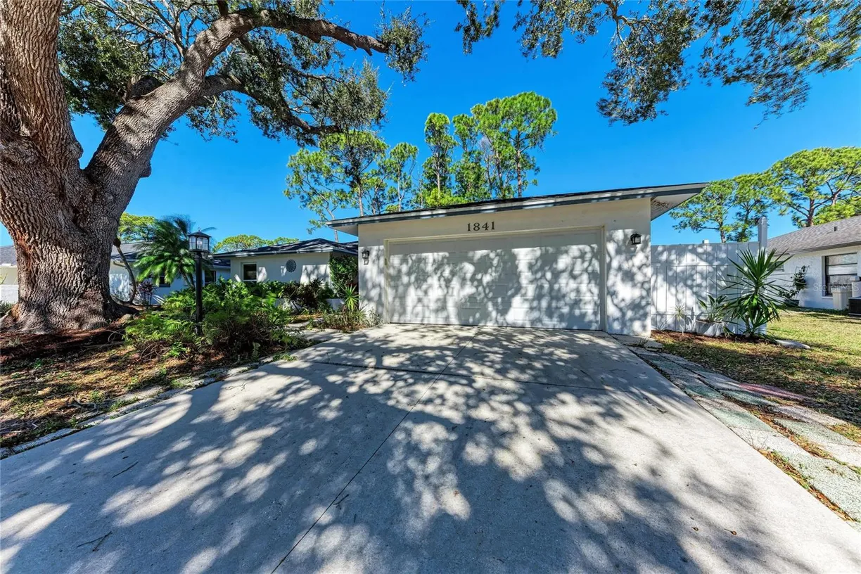 1841 SPRINGWOOD DRIVE, SARASOTA, FL 34232 Property for sale