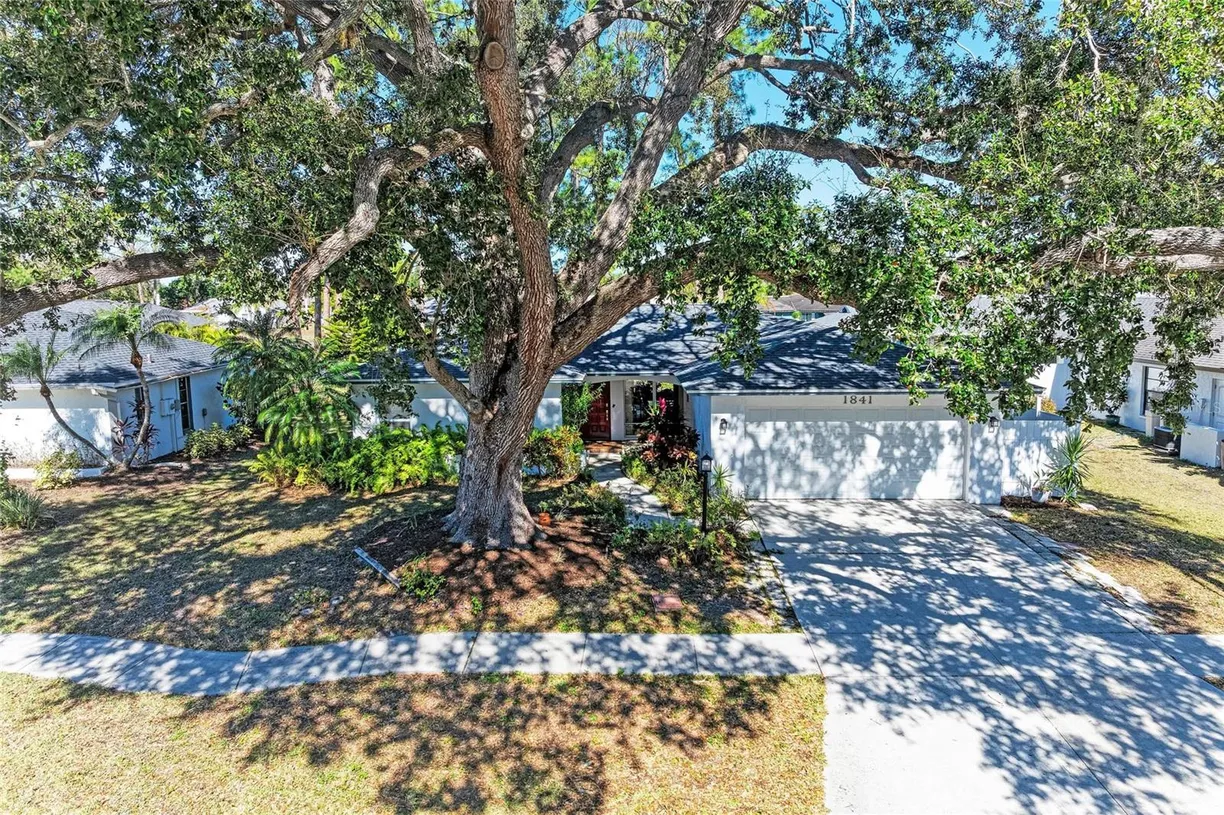 1841 SPRINGWOOD DRIVE, SARASOTA, FL 34232 Property for sale