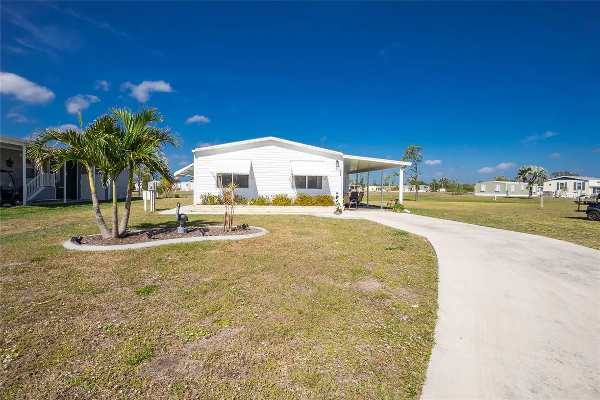Sarasota/St. Petersburg Real Estate | View 7373 CANDACE LANE | 2 Beds, 2 Baths