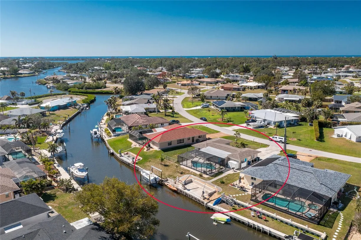 Sarasota/St. Petersburg Real Estate | View 1910 GREENLAWN DRIVE | 2 Beds, 2 Baths