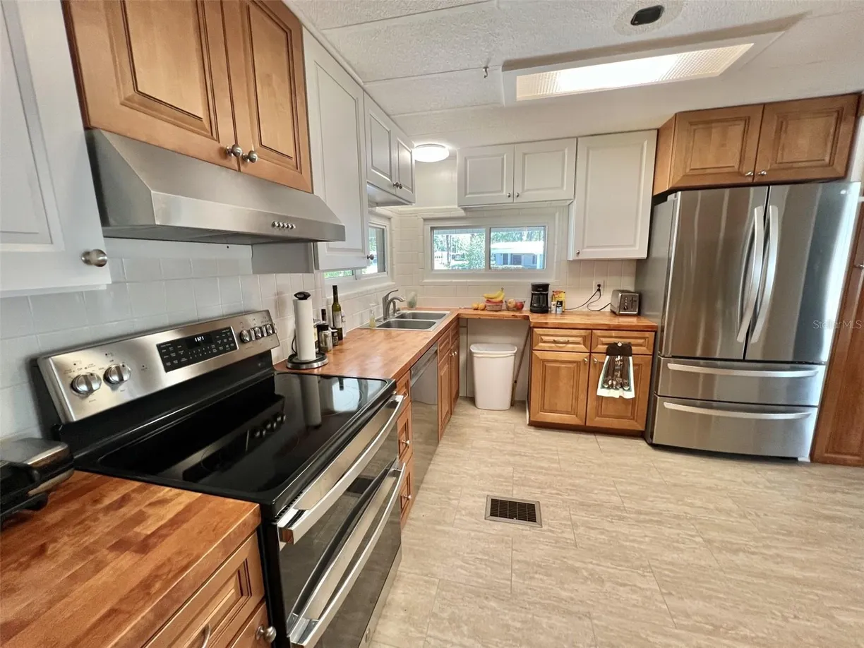 Central Florida Real Estate | View 104 VALENCIA COVE | Listing
