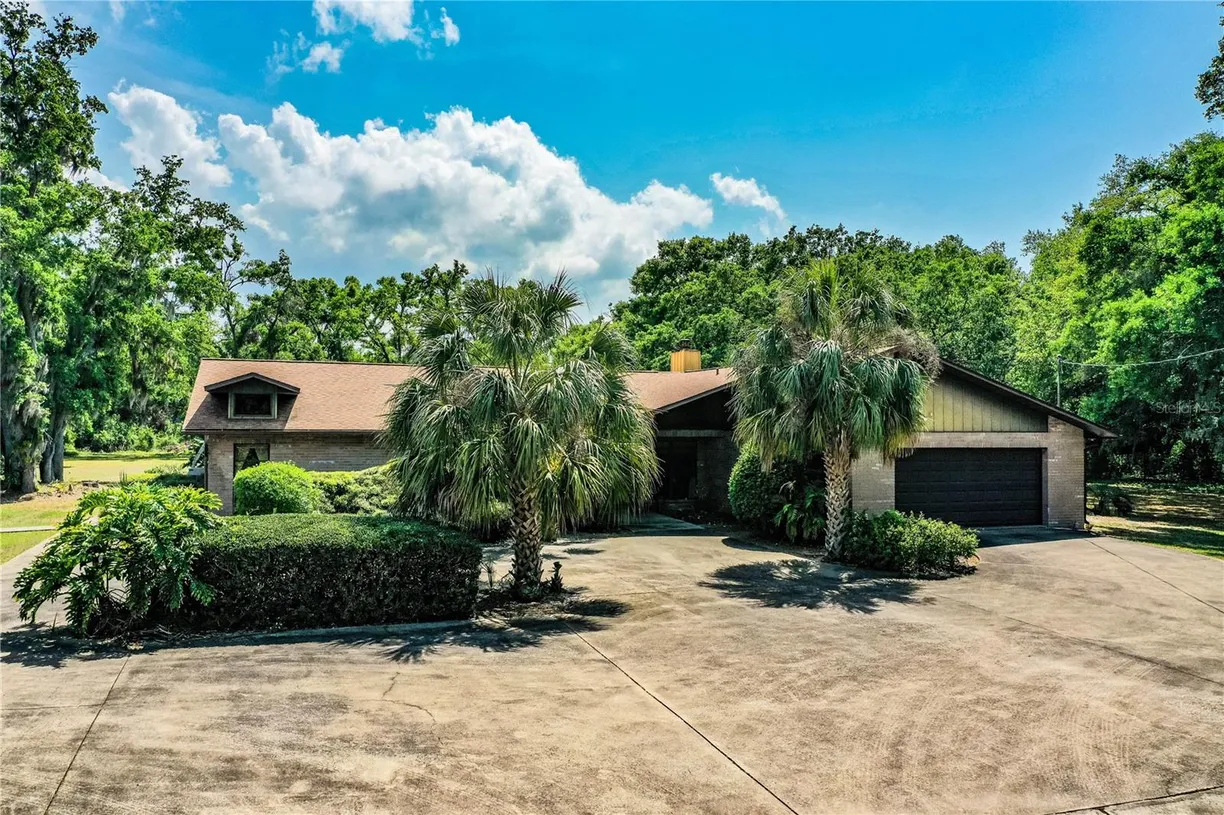 Sarasota/St. Petersburg Real Estate | View 309 HIDDEN LAKE DR | 5 Beds, 2 Baths