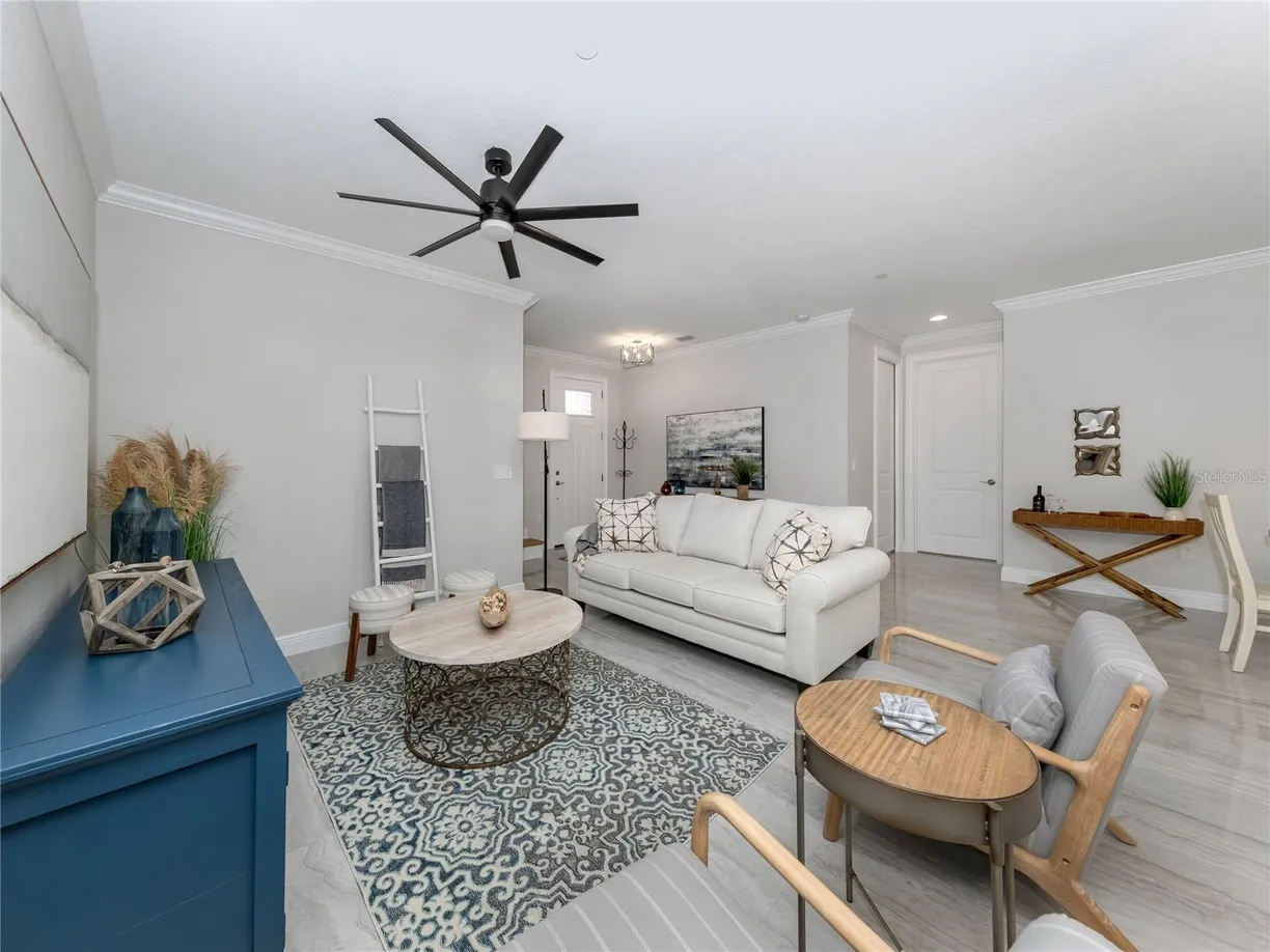 Sarasota/St. Petersburg Real Estate | View 934 E VENICE AVENUE | Listing