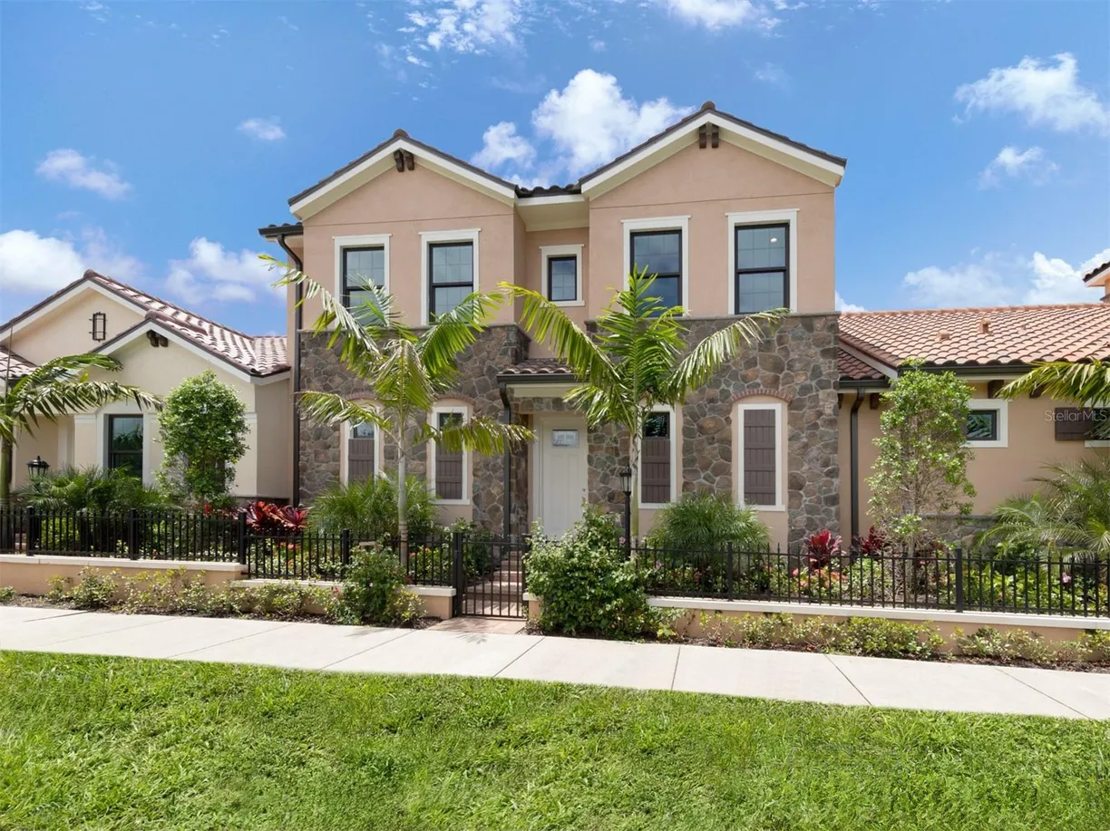 Sarasota/St. Petersburg Real Estate | View 934 E VENICE AVENUE | 3 Beds, 3 Baths