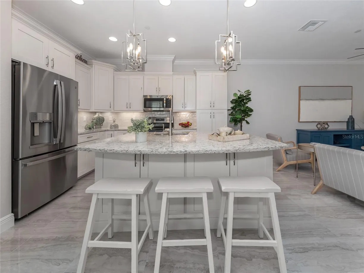 Sarasota/St. Petersburg Real Estate | View 934 E VENICE AVENUE | Listing