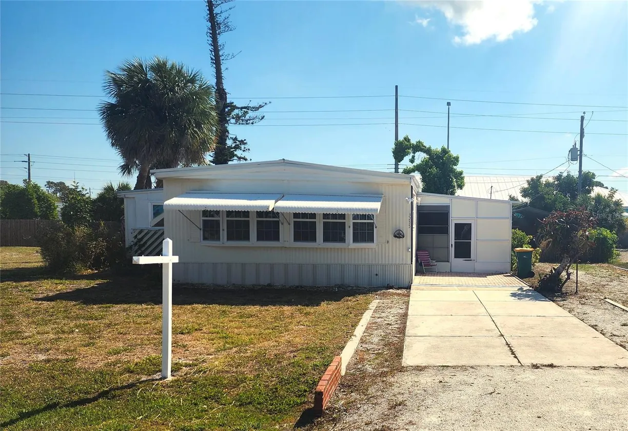 Sarasota/St. Petersburg Real Estate | View 3255 TOWHEE STREET | 2 Beds, 2 Baths