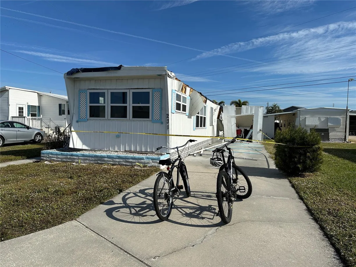 Sarasota/St. Petersburg Real Estate | View 231 INNER DRIVE | 2 Beds, 2 Baths