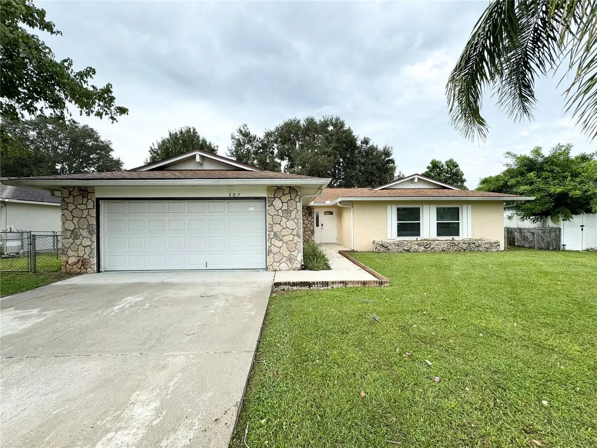 Central Florida Real Estate | View 307 COLONADE COURT | Listing