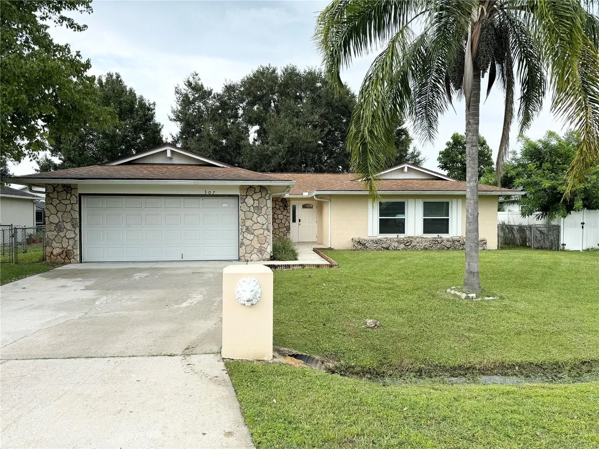 Central Florida Real Estate | View 307 COLONADE COURT | 3 Beds, 2 Baths