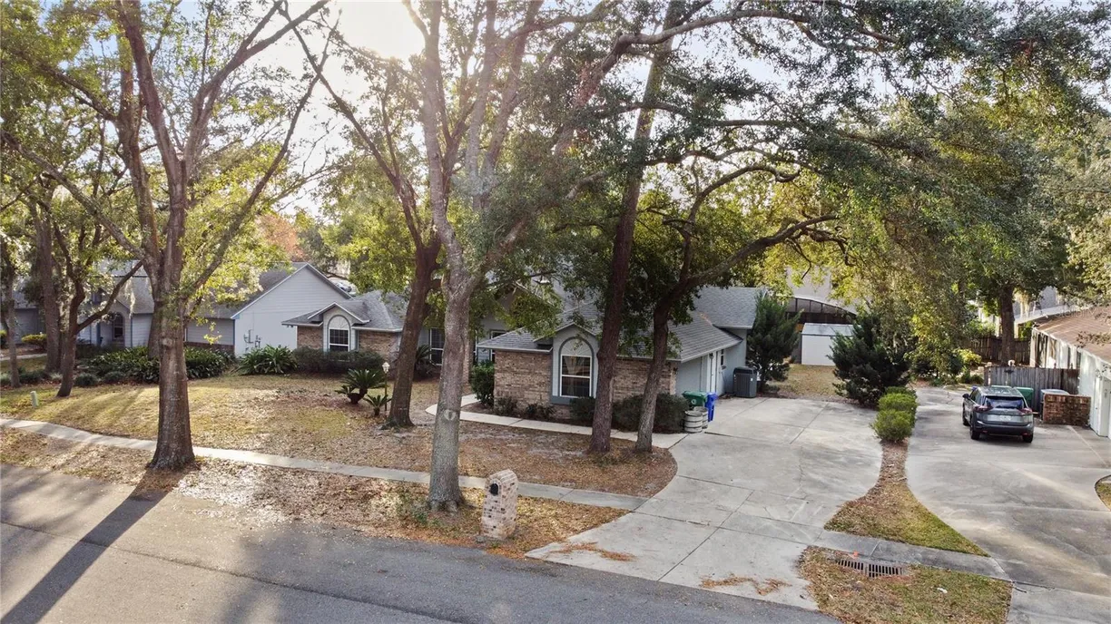 Central Florida Real Estate | View 240 SHADY OAKS CIRCLE | Listing