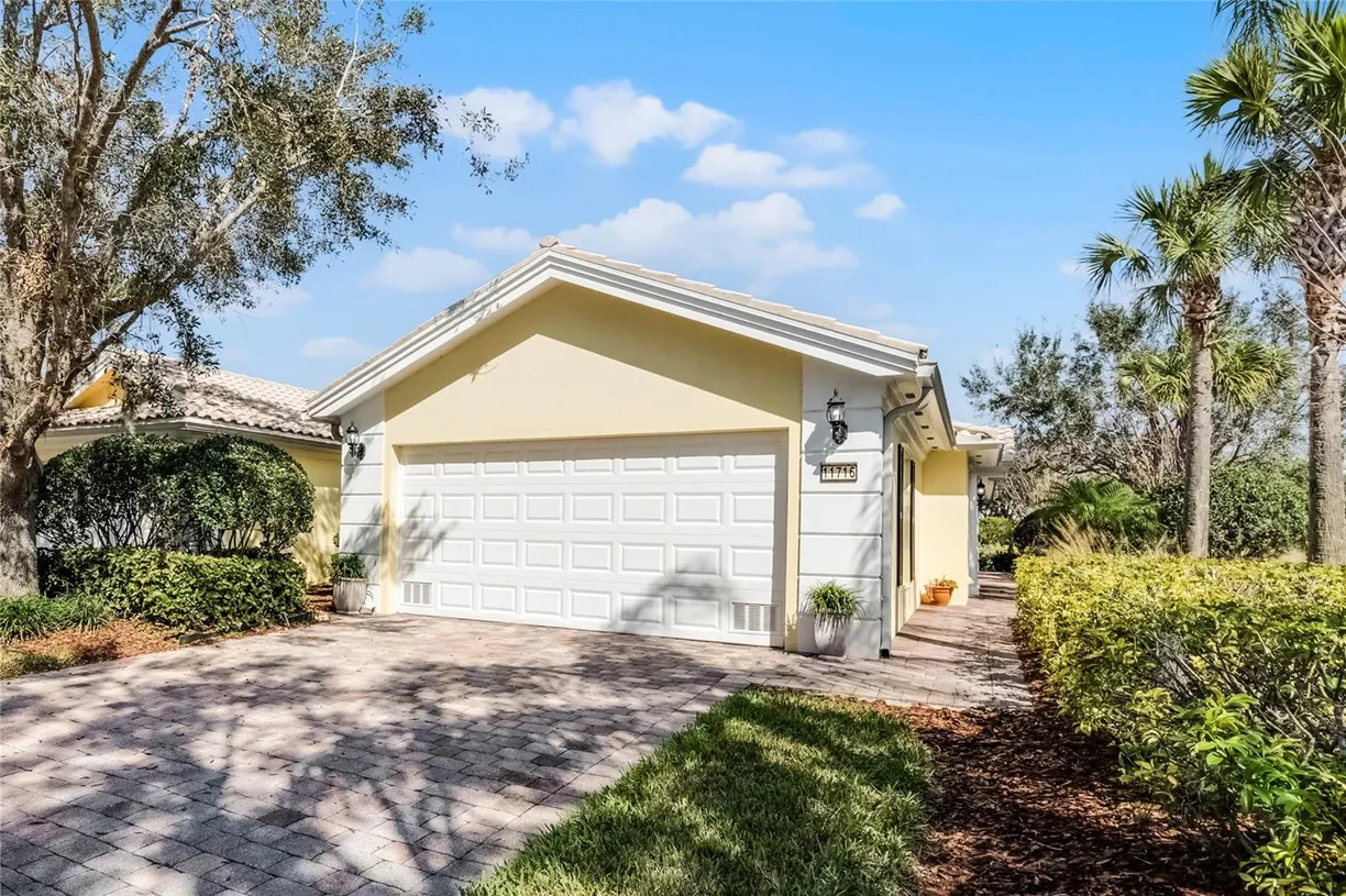 Central Florida Real Estate | View 11716 ASTILBE DRIVE | 2 Beds, 2 Baths