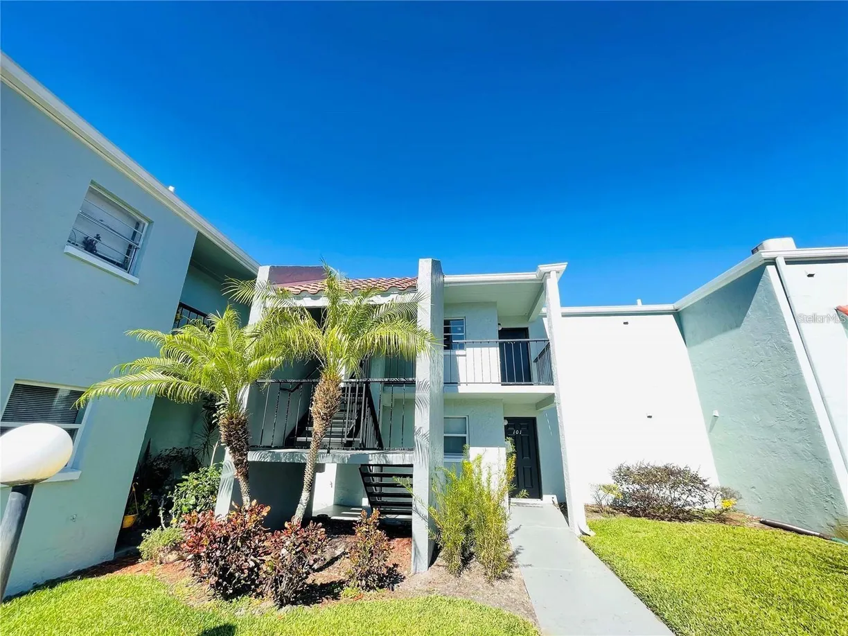 Sarasota/St. Petersburg Real Estate | View 2856 SOMERSET PARK DRIVE, 102 | 1 Bed, 1 Bath
