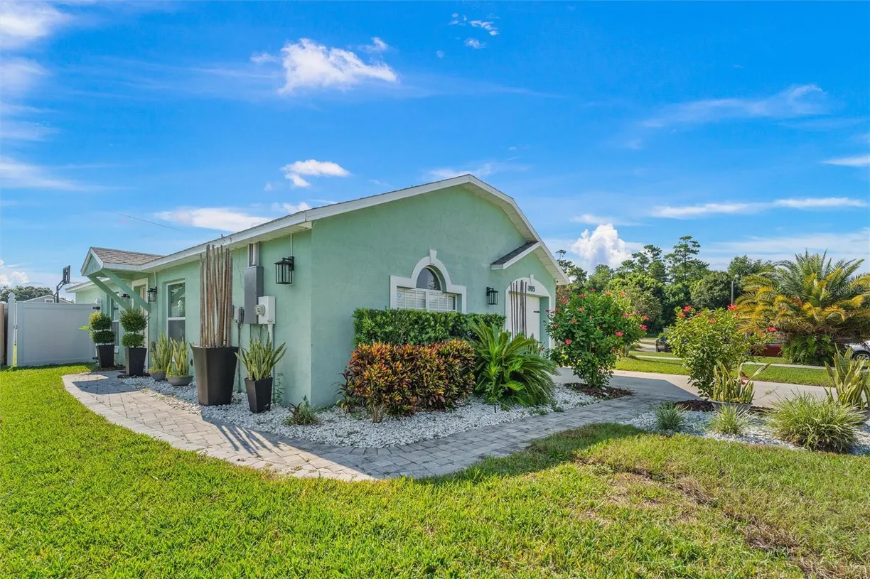 Central Florida Real Estate | View 905 BELLA VISTA WAY | 3 Beds, 2 Baths