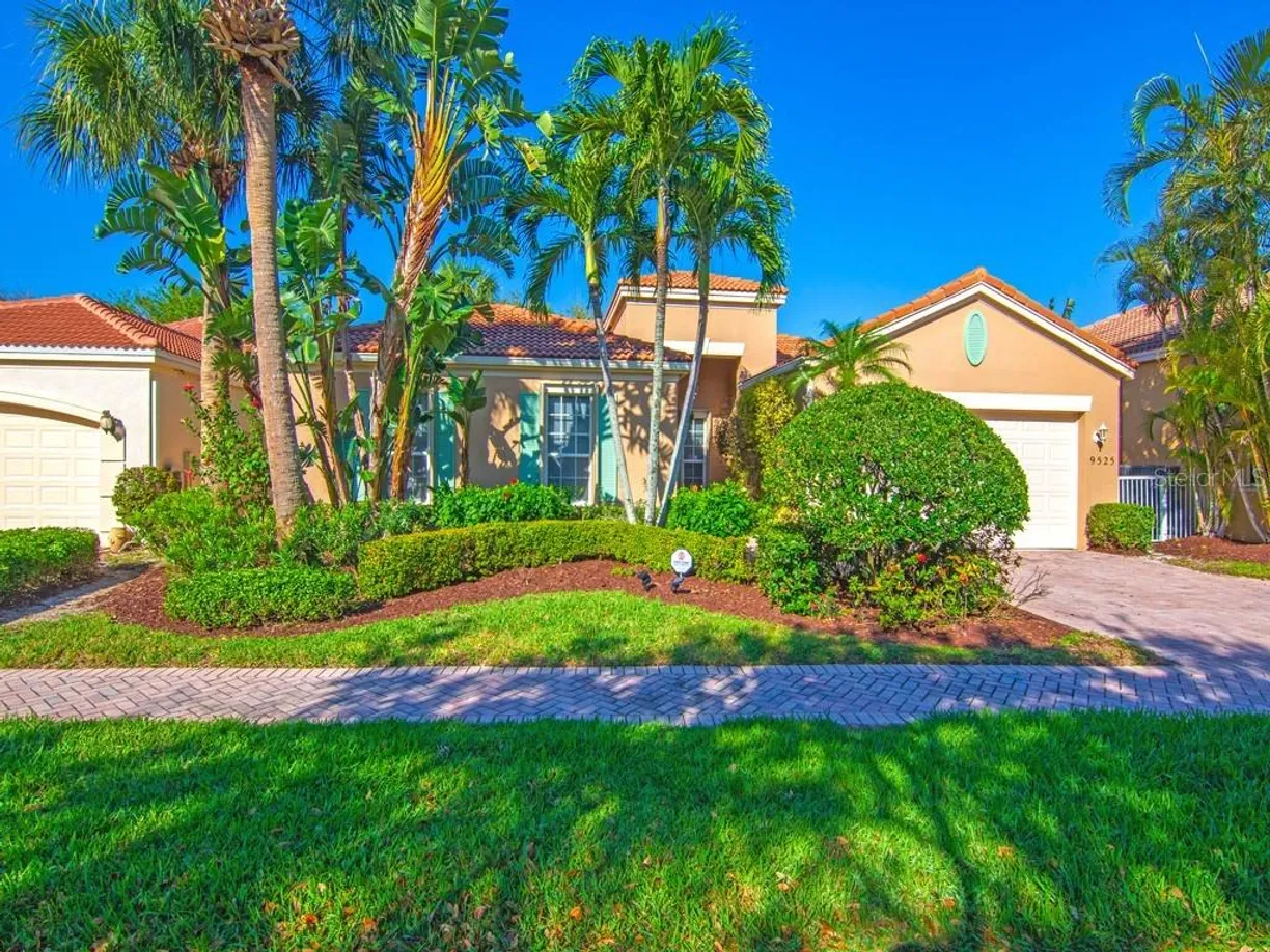 Central Florida Real Estate | View 9525 E MAIDEN COURT | 2 Beds, 2 Baths