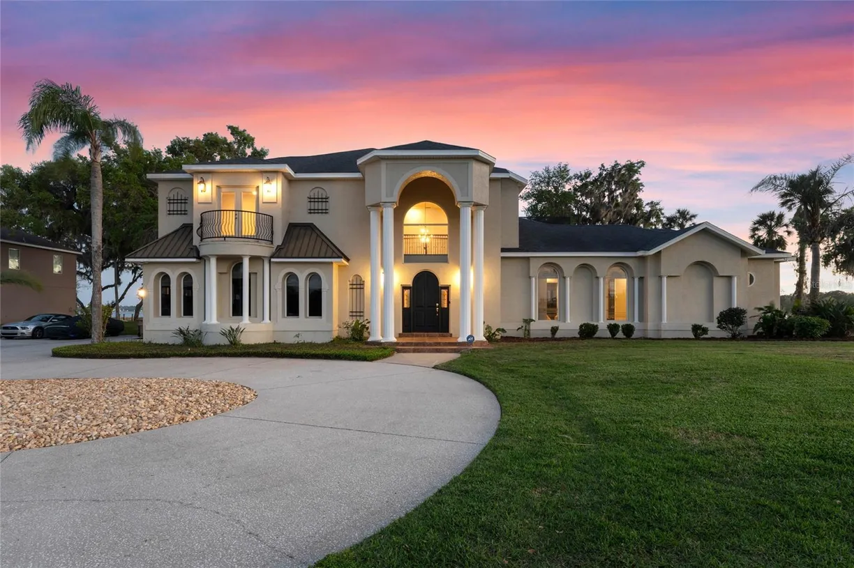 Central Florida Real Estate | View 10640 LAKE MINNEOLA SHORES | 5 Beds, 3 Baths