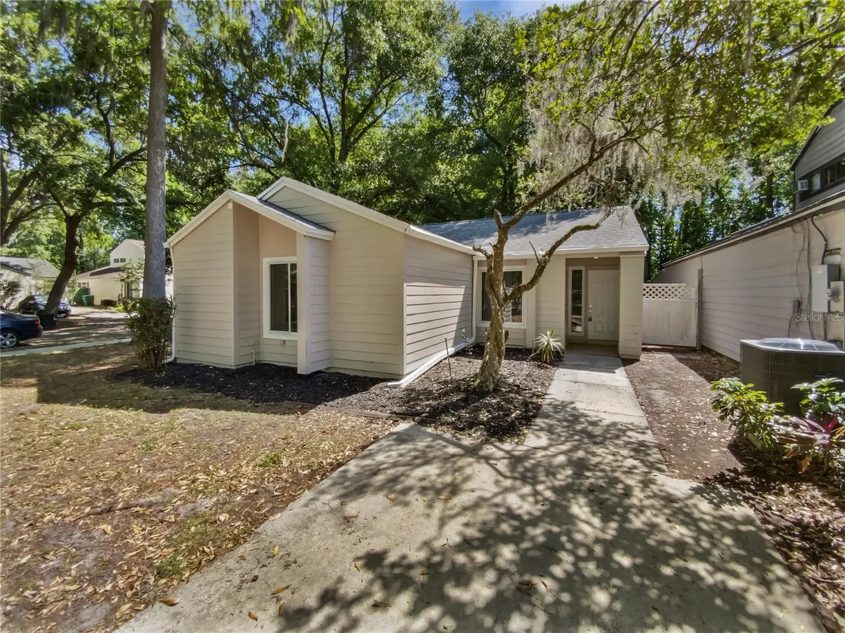 Central Florida Real Estate | View 341 KIRKCALDY DRIVE | 2 Beds, 2 Baths