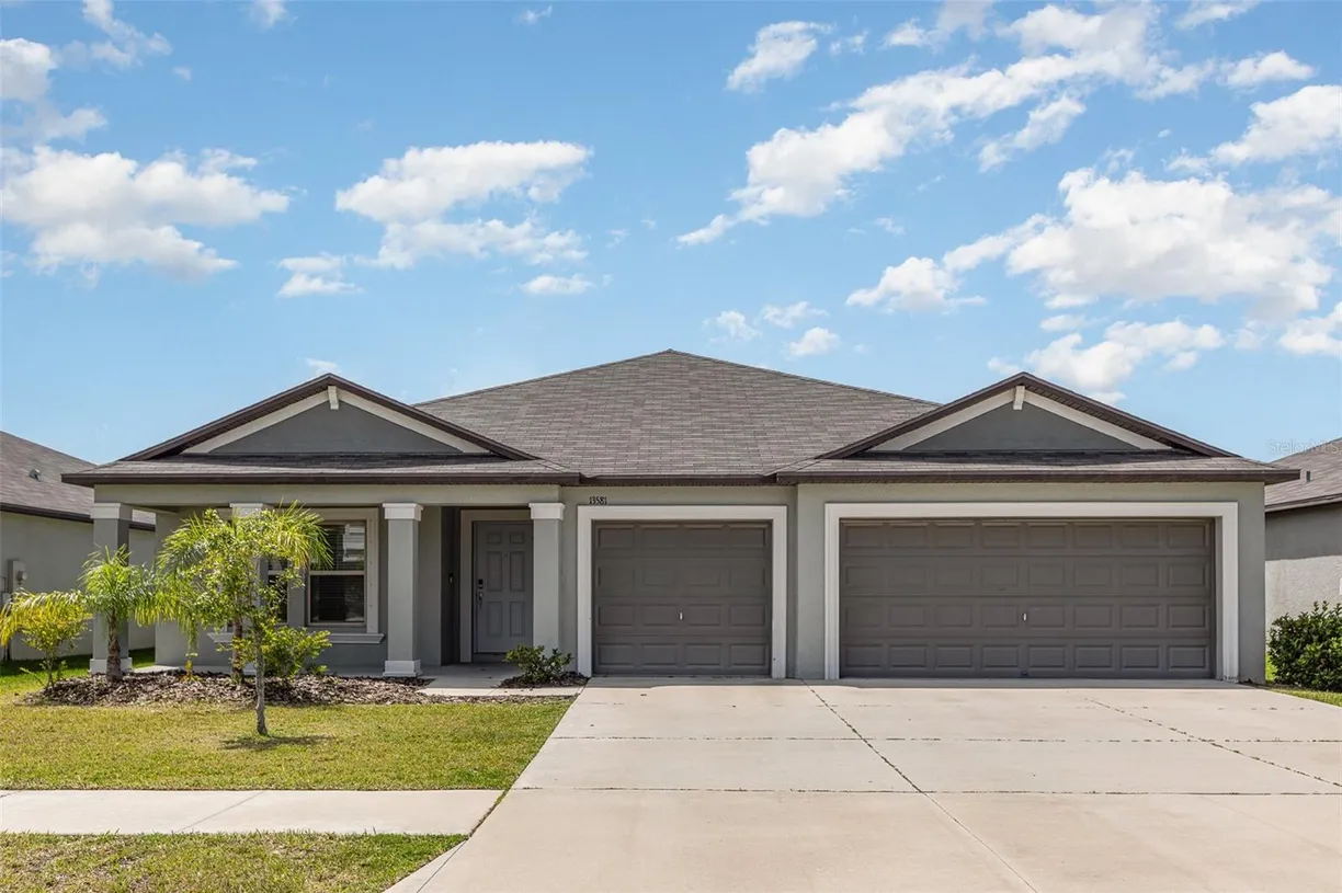 Sarasota/St. Petersburg Real Estate | View 13581 WILLOW BLUESTAR LOOP | 4 Beds, 2 Baths