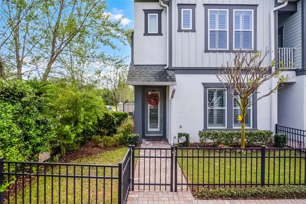 Central Florida Real Estate | View 1010 LYCHEE COURT | 2 Beds, 2 Baths