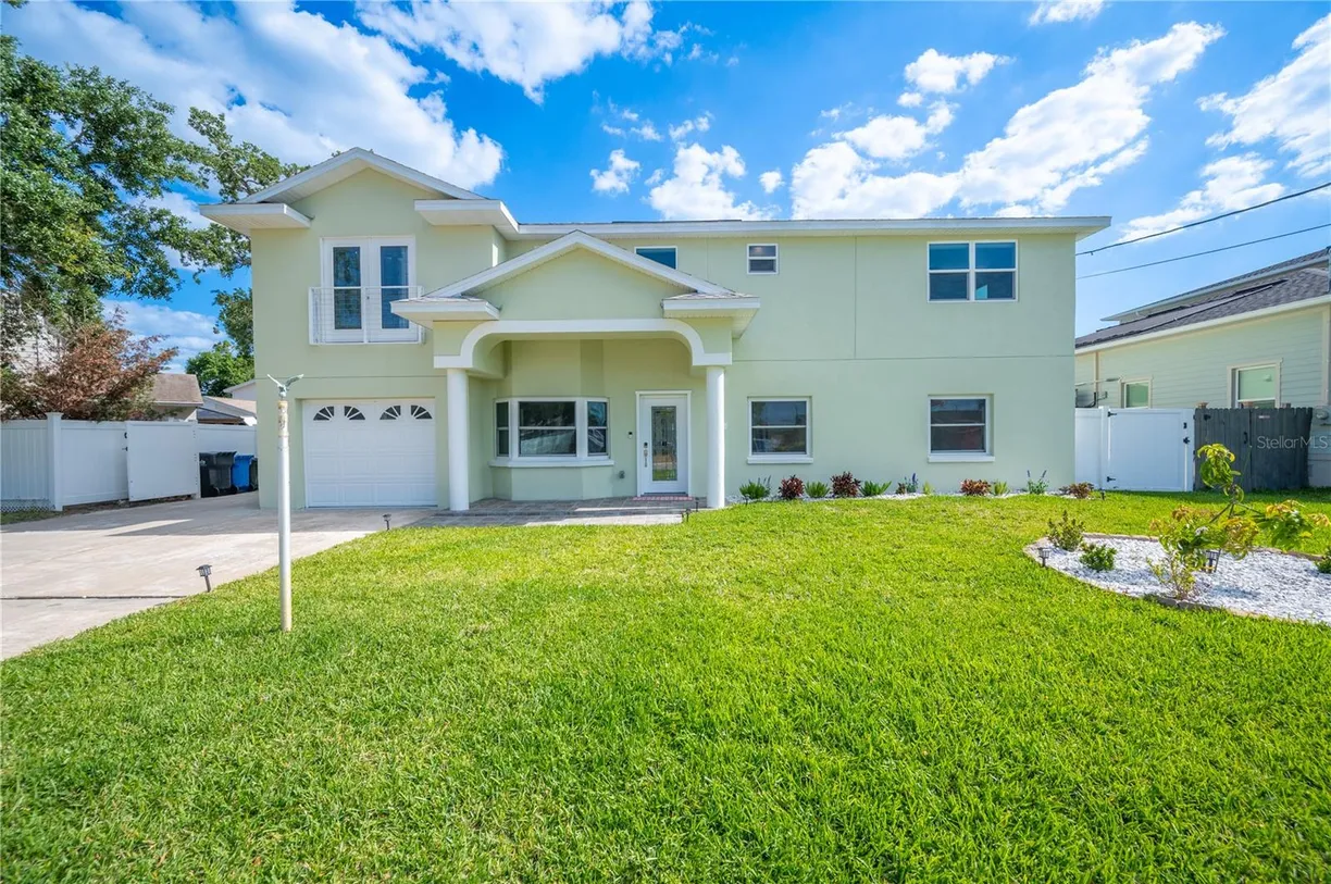 Sarasota/St. Petersburg Real Estate | View 8704 BAY CREST LANE | Listing