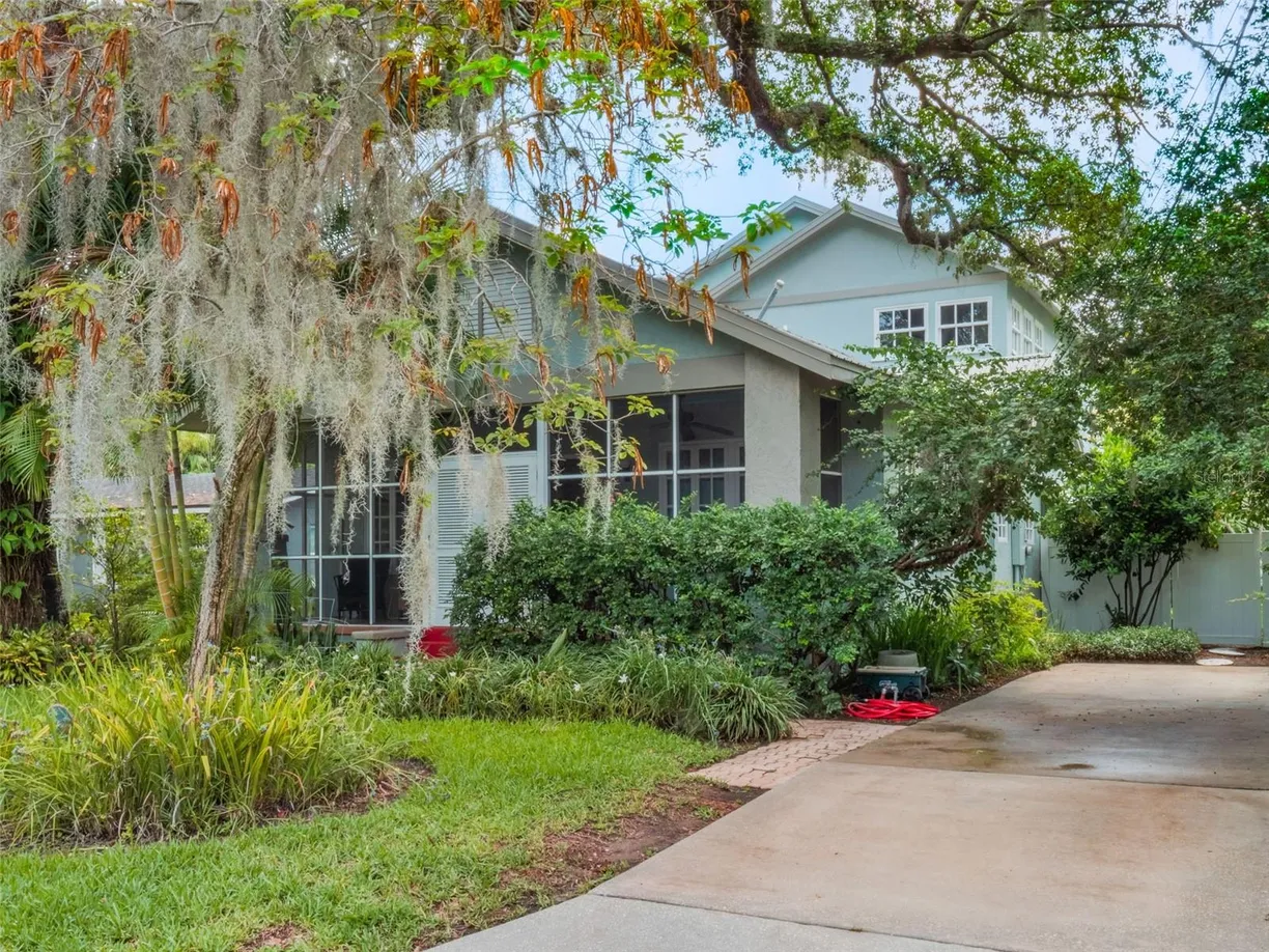 Central Florida Real Estate | View 811 LAUREL AVENUE | 3 Beds, 3 Baths