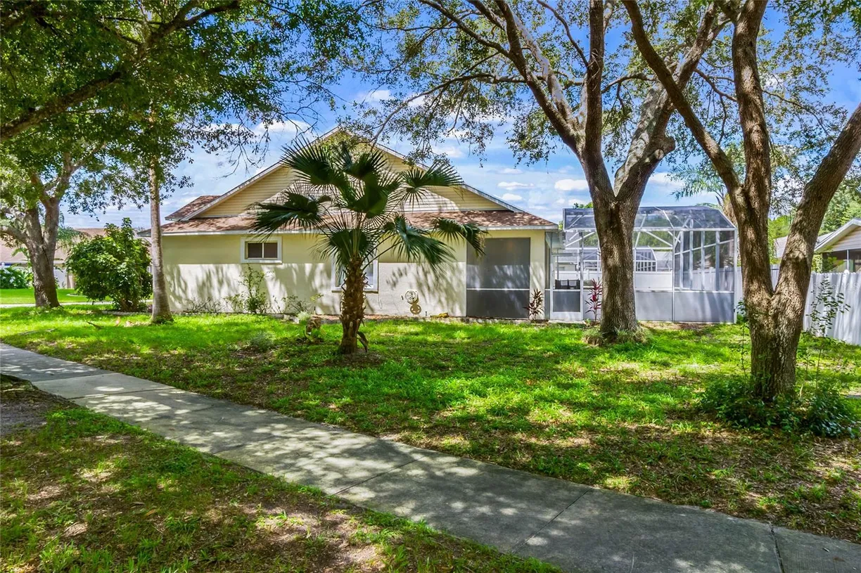 Central Florida Real Estate | View 581 HOLLINGSHEAD LOOP | Listing