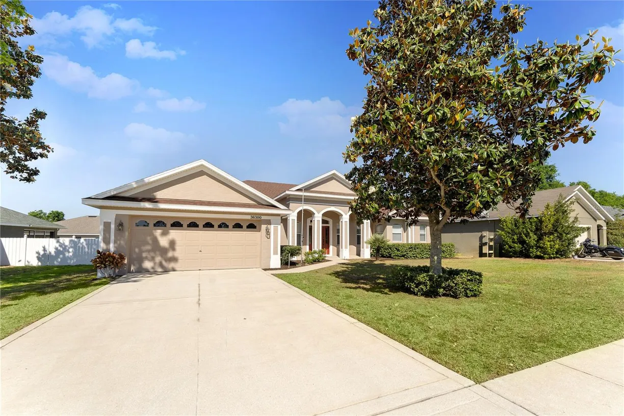 Central Florida Real Estate | View 36300 GRAND ISLAND OAKS CIRCLE | Listing