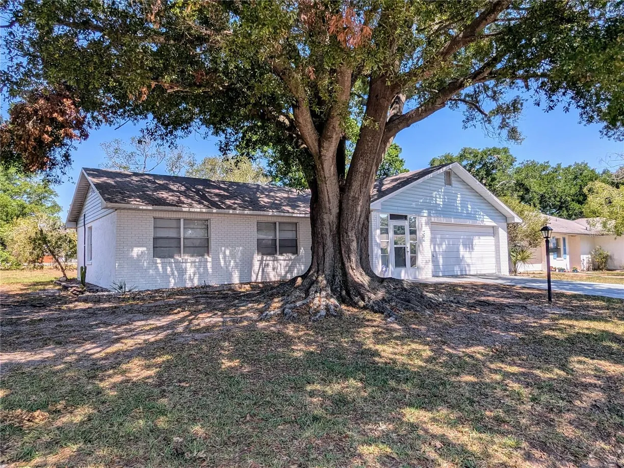 Central Florida Real Estate | View 32 CEDAR DRIVE | 3 Beds, 2 Baths