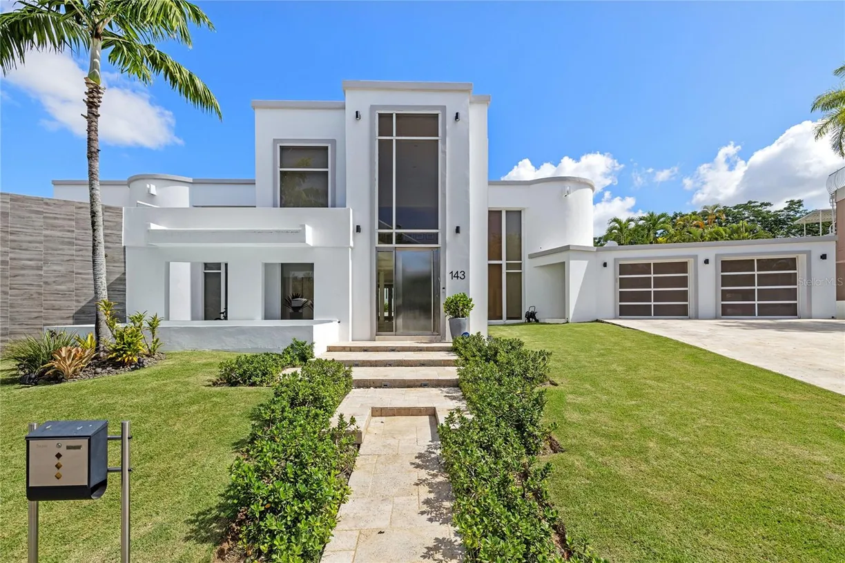 Puerto Rico Real Estate | View La Villa de Torrimar REINA VICTORIA | 5 Beds, 5 Baths