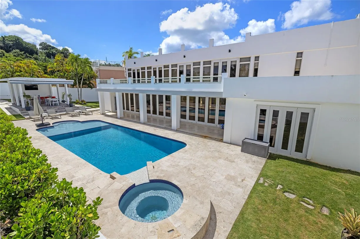 Puerto Rico Real Estate | View La Villa de Torrimar REINA VICTORIA | Listing