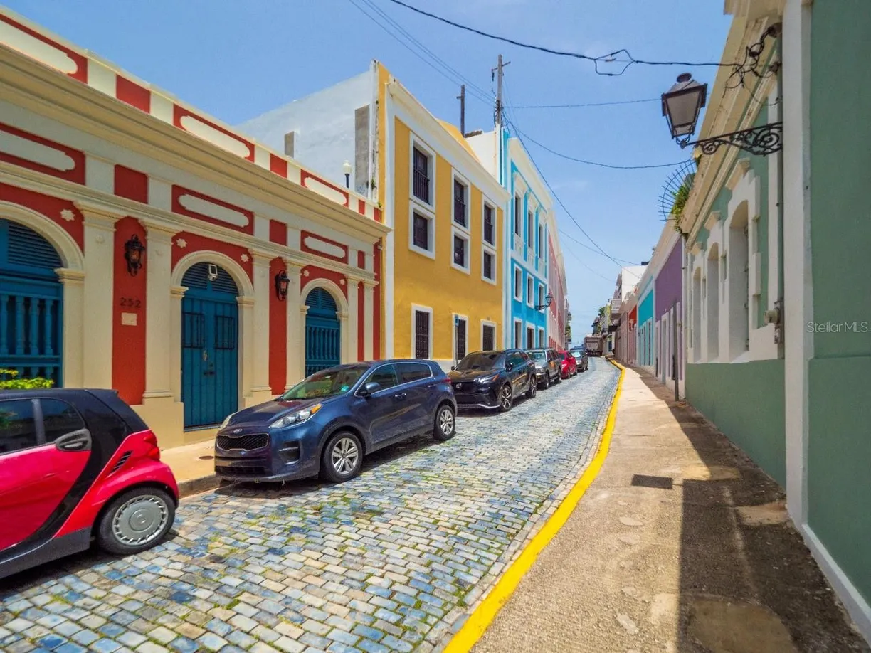 Puerto Rico Real Estate | View 250 CALLE SAN SEBASTIAN, Apt E-4 | 3 Beds, 1 Bath