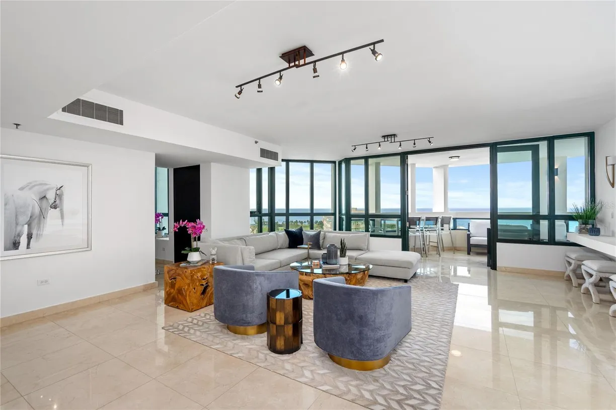 Puerto Rico Real Estate | View 35 AVE MUNOZ RIVERA, 1201 | 4 Beds, 4 Baths