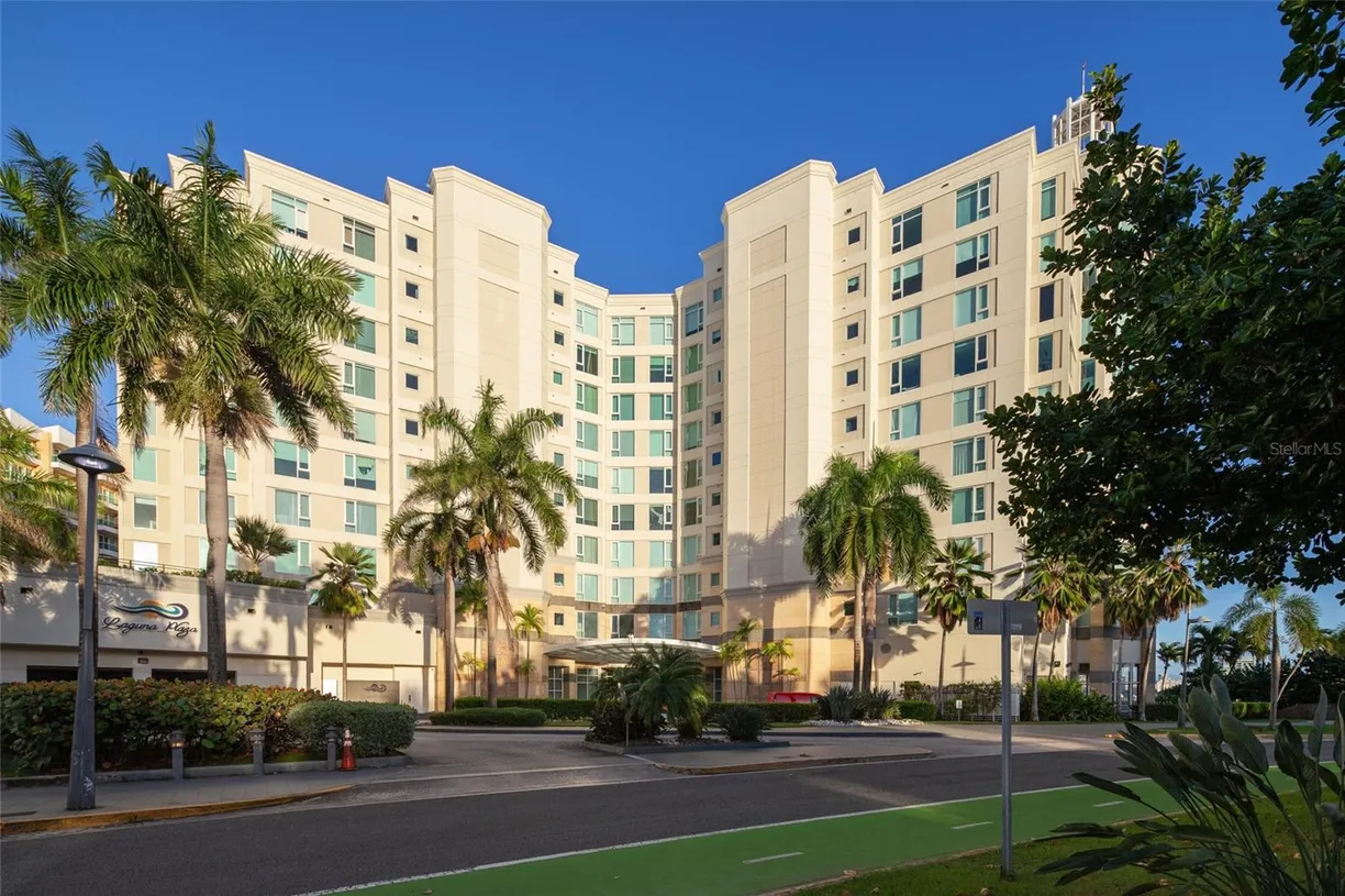 Puerto Rico Real Estate | View 5 AVE MUNOZ RIVERA, 404 | 4 Beds, 2 Baths