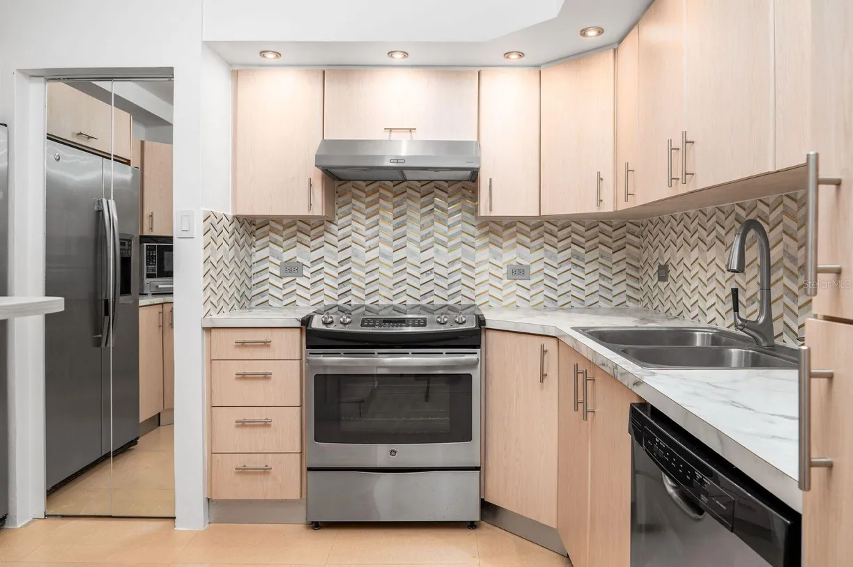 Puerto Rico Real Estate | View 15 CALLE MARSEILLES, 5E | Listing