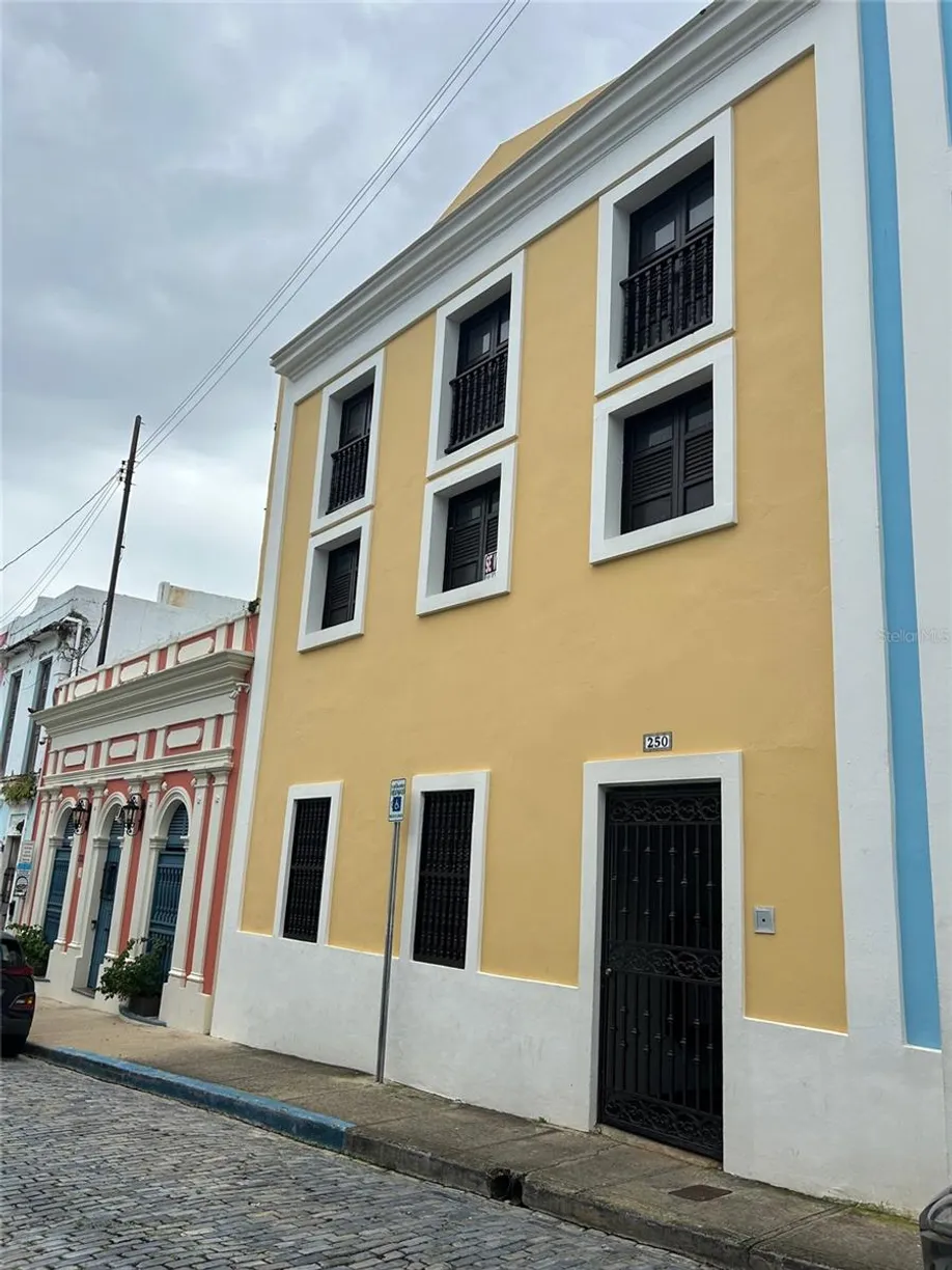 Puerto Rico Real Estate | View San Idelfonso E-6, 250 CALLE SAN SEBASTIAN, E-6 | 2 Beds, 1 Bath