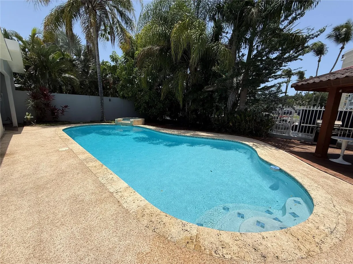Puerto Rico Real Estate | View B11 CALLE PONTEVEDRA, B-11 | Listing