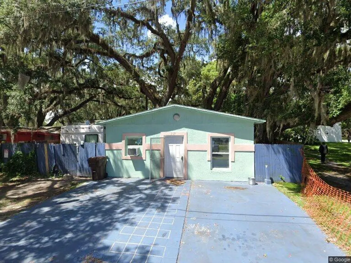 Central Florida Real Estate | View 107 E CYPRESS STREET | 2 Beds, 1 Bath