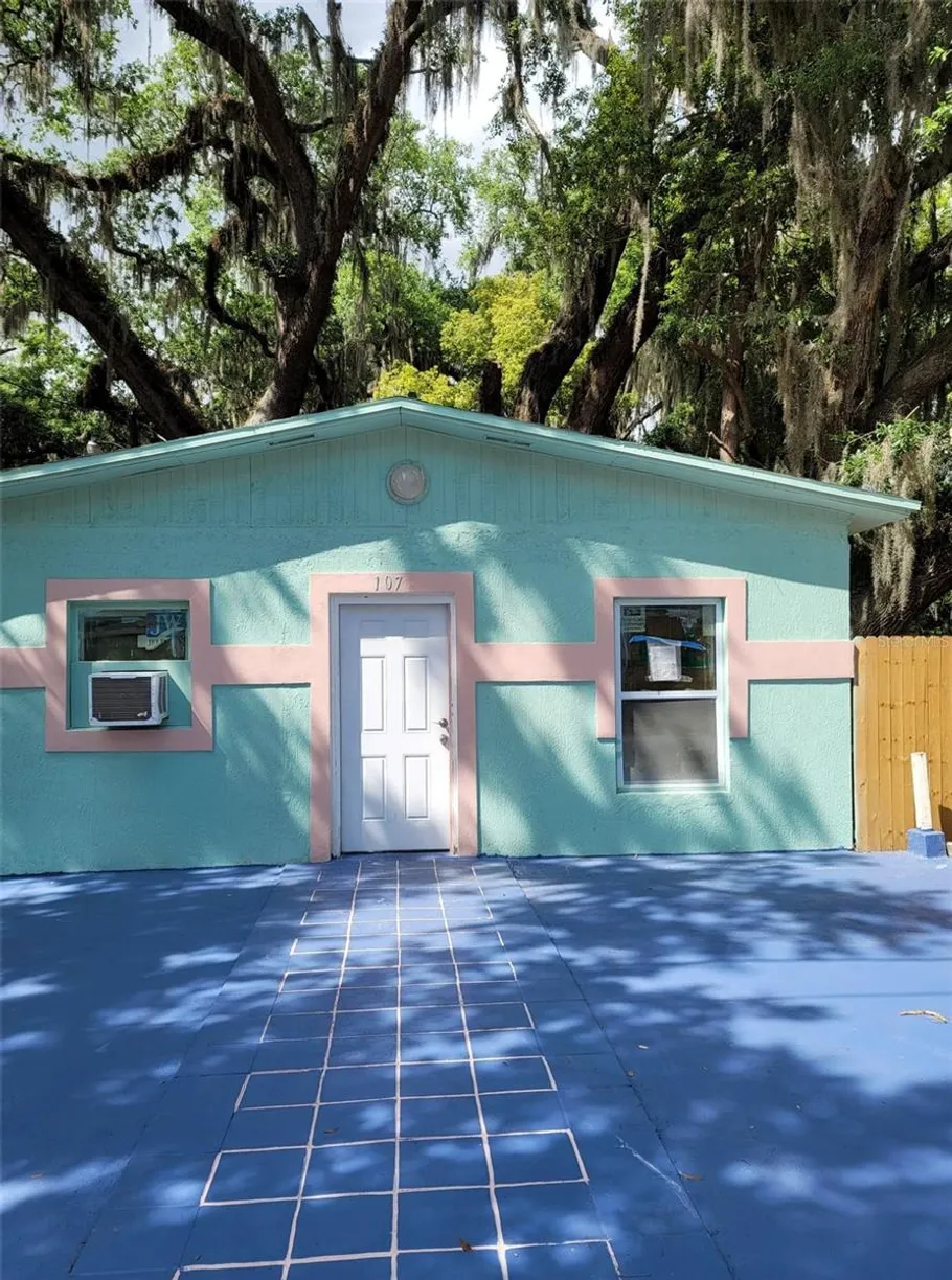 Central Florida Real Estate | View 107 E CYPRESS STREET | Listing